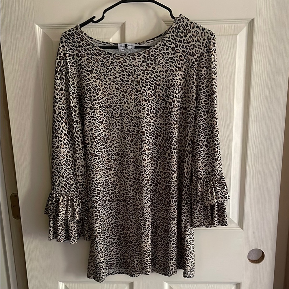 Dainty Jewells Leopard ruffle sleeve top XL